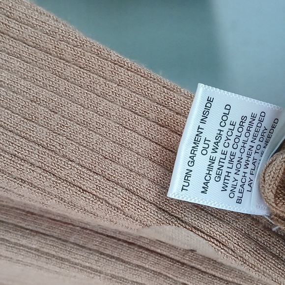 New York & Co NWT Light Brown Tan Ribbed Tunic Sweater With Front Slit Large - Picture 9 of 9